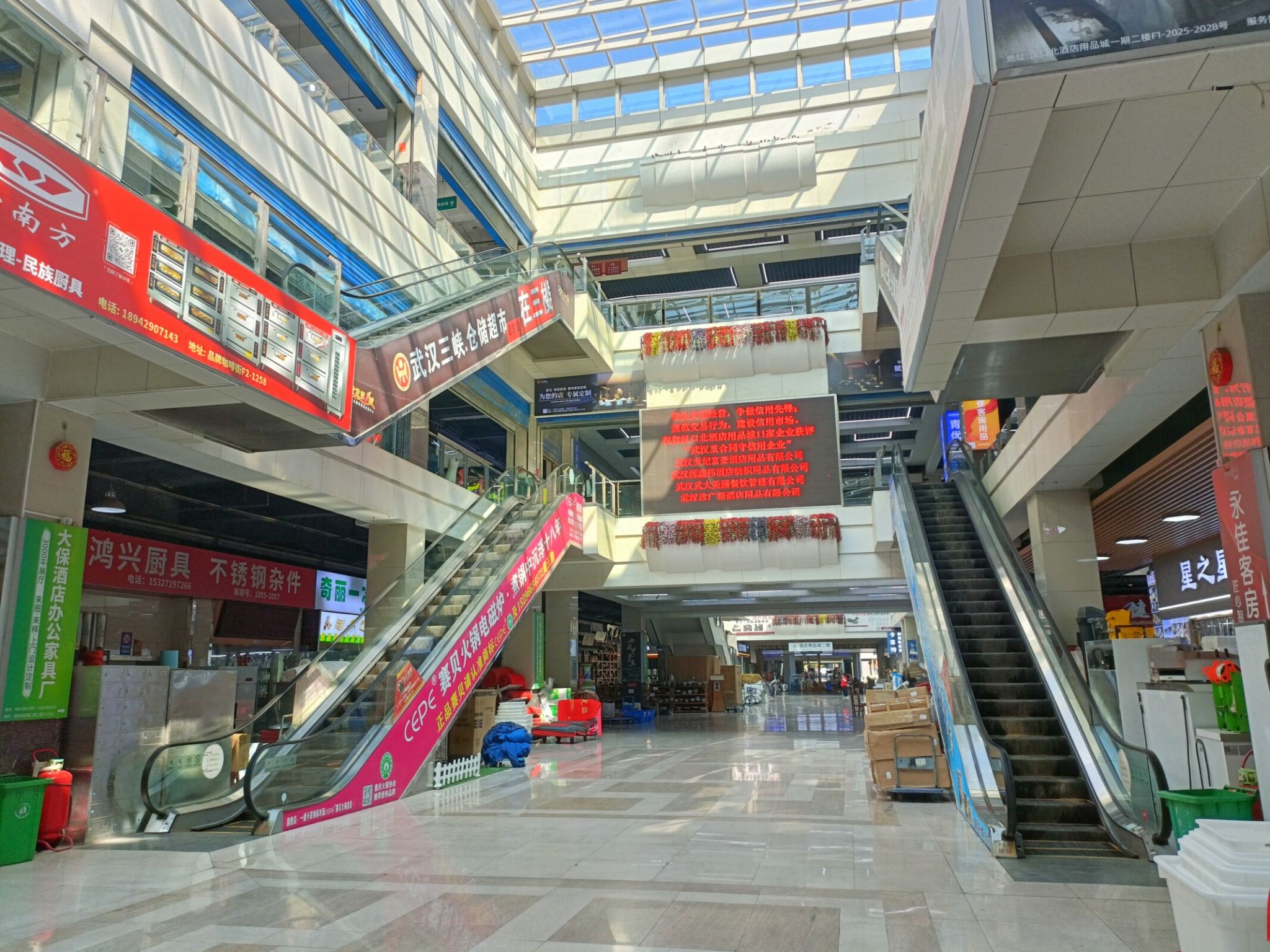 經(jīng)緯智行政務(wù)實(shí)習(xí)隊(duì)赴商品交易中心開(kāi)展專題調(diào)研活動(dòng)